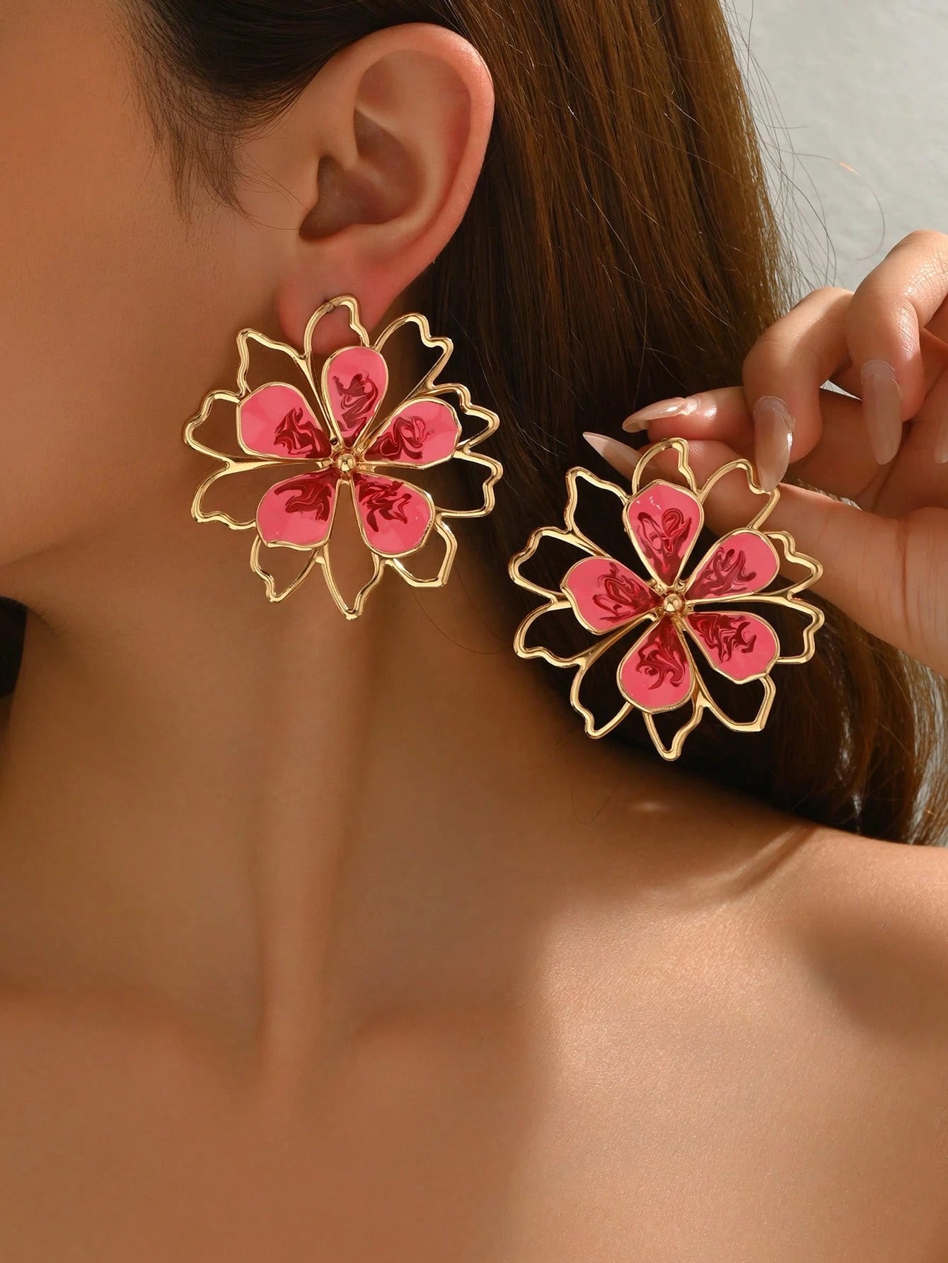  | SHEIN 1pair Fashionable Minimalist Hollow Floral Asymmetrical Design Earrings For Women, Suitable For Daily, Vacation, Date, Couple Gift | Earrings | Shein | OneHub