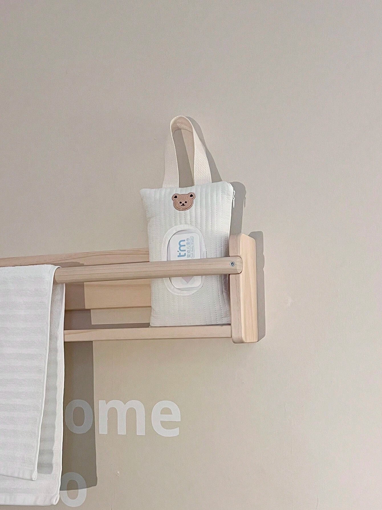 SHEIN 1pc Cartoon Bear Pattern Tissue Storage Bag For Car, Portable Handheld And Pull-Out Style Wet Wipes Organizer