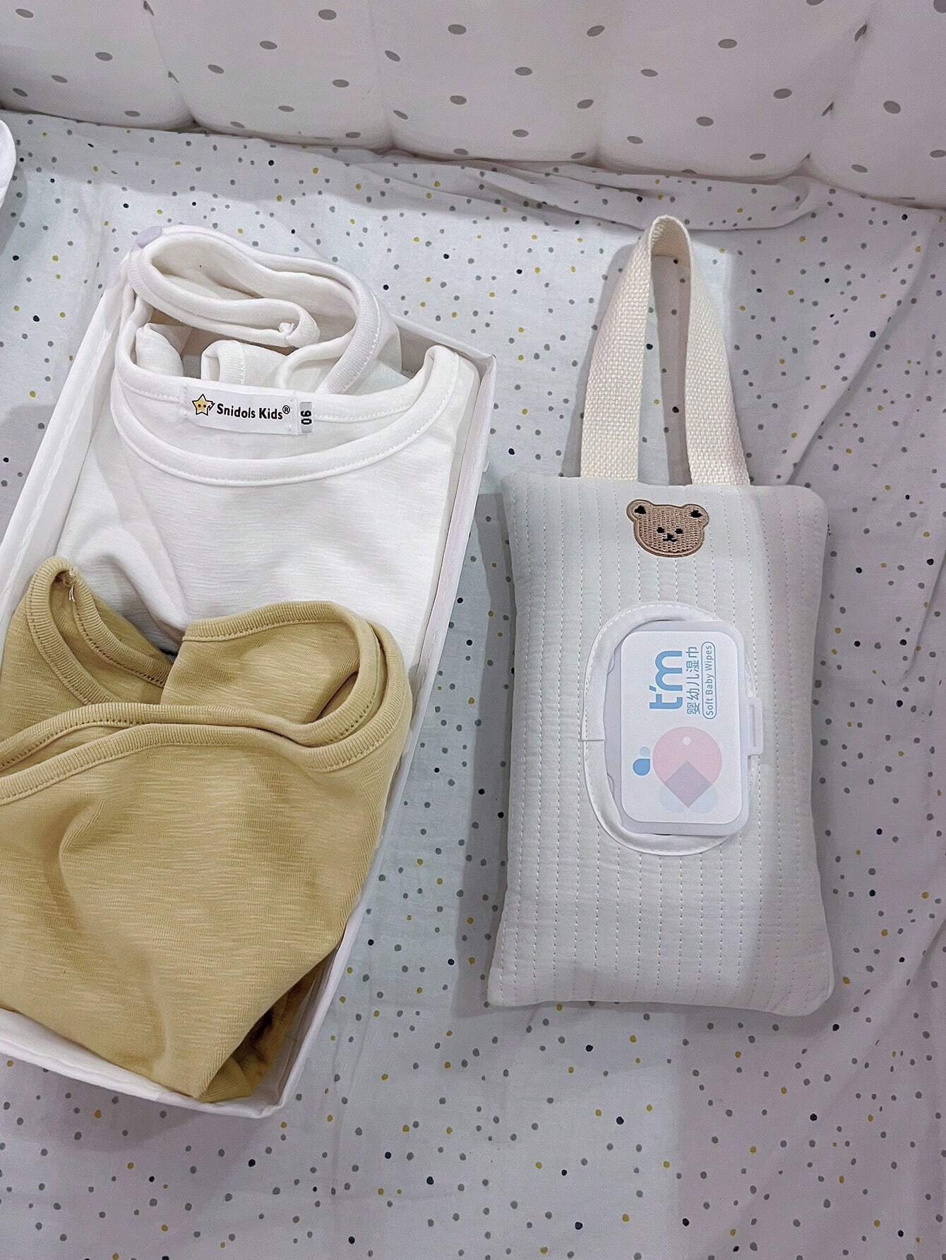 SHEIN 1pc Cartoon Bear Pattern Tissue Storage Bag For Car, Portable Handheld And Pull-Out Style Wet Wipes Organizer