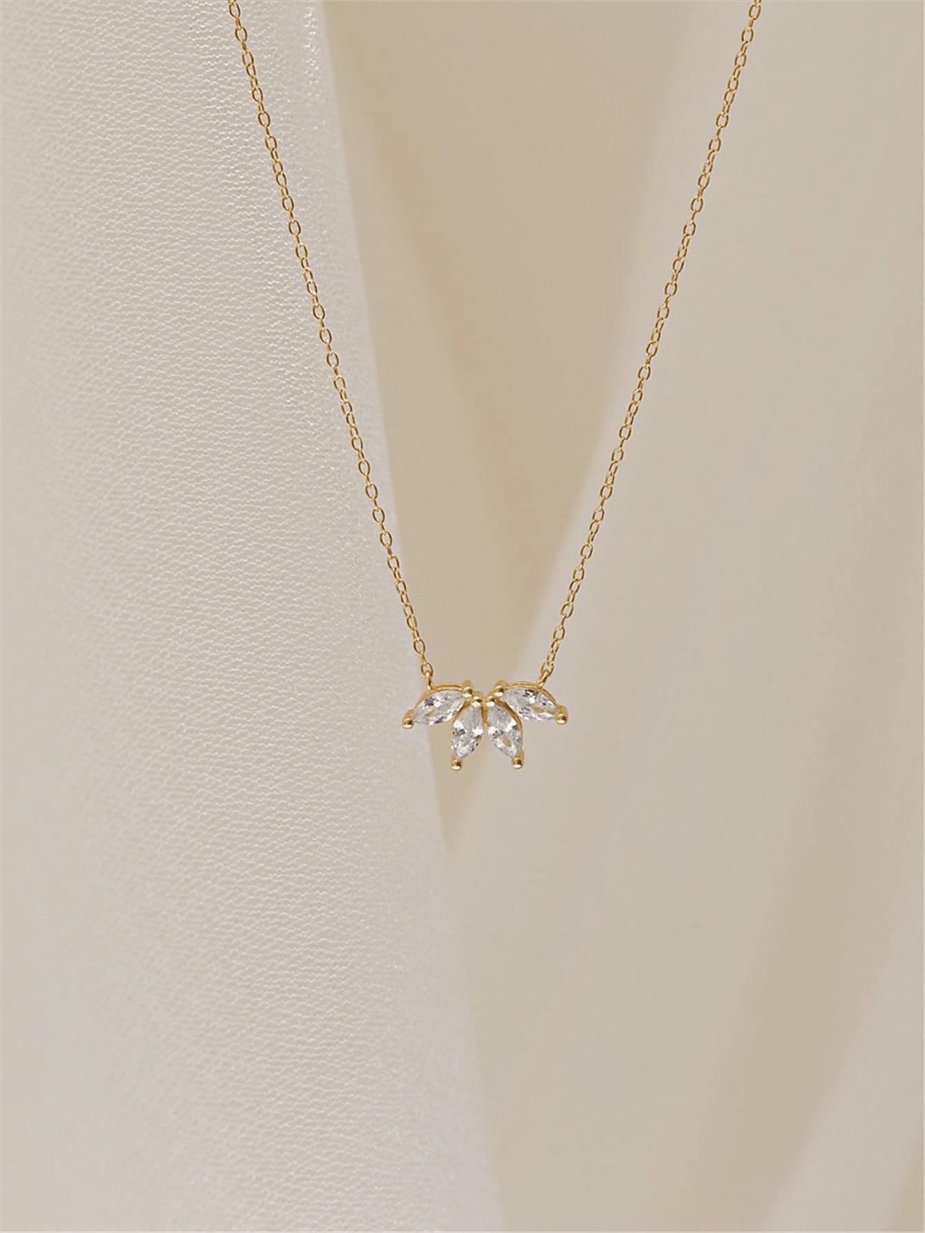  | SHEIN 1pc Women's Copper Zirconia Circle Link & Bow Pendant Necklace, Everyday & Gift | Necklace | Shein | OneHub