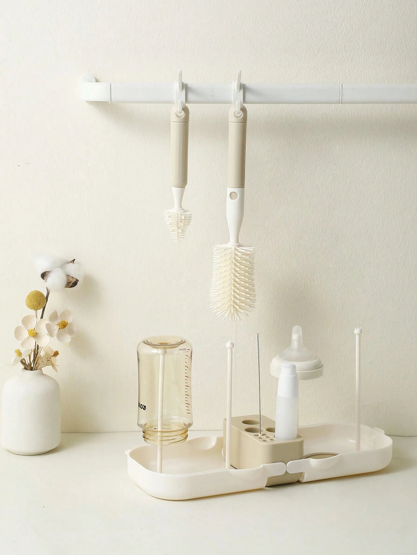 SHEIN Baby Silicone Portable Bottle Brush Set, Newborn Cleaning Brush For Travel, Multi-Function Bottle Drying Rack & Storage Box