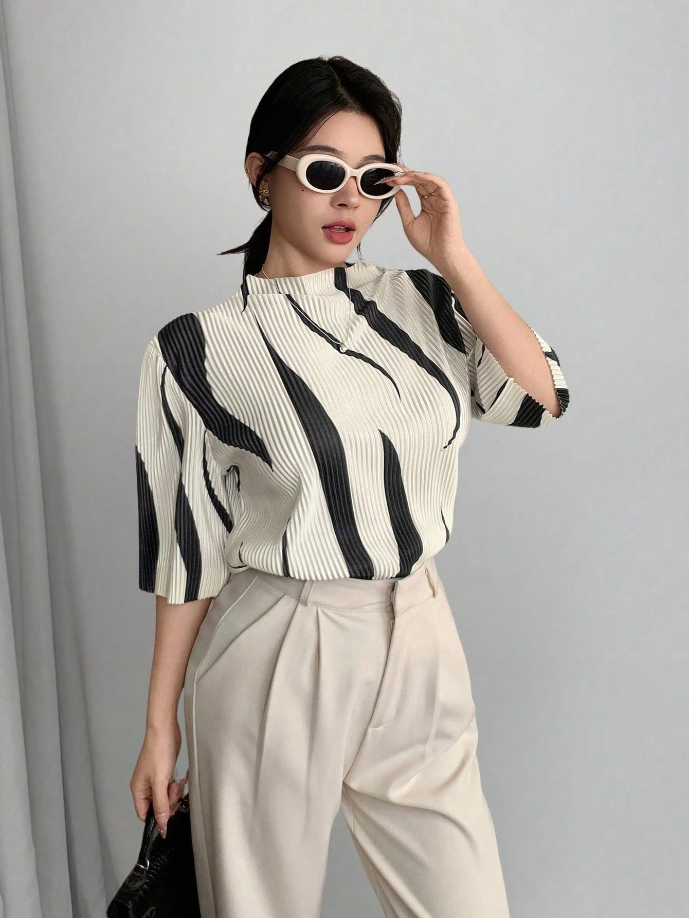  | SHEIN Calvaya Asymmetrical Print Stand Collar Pleated Slim Fit Women's Short Sleeve T-Shirt | T-shirt | Shein | OneHub