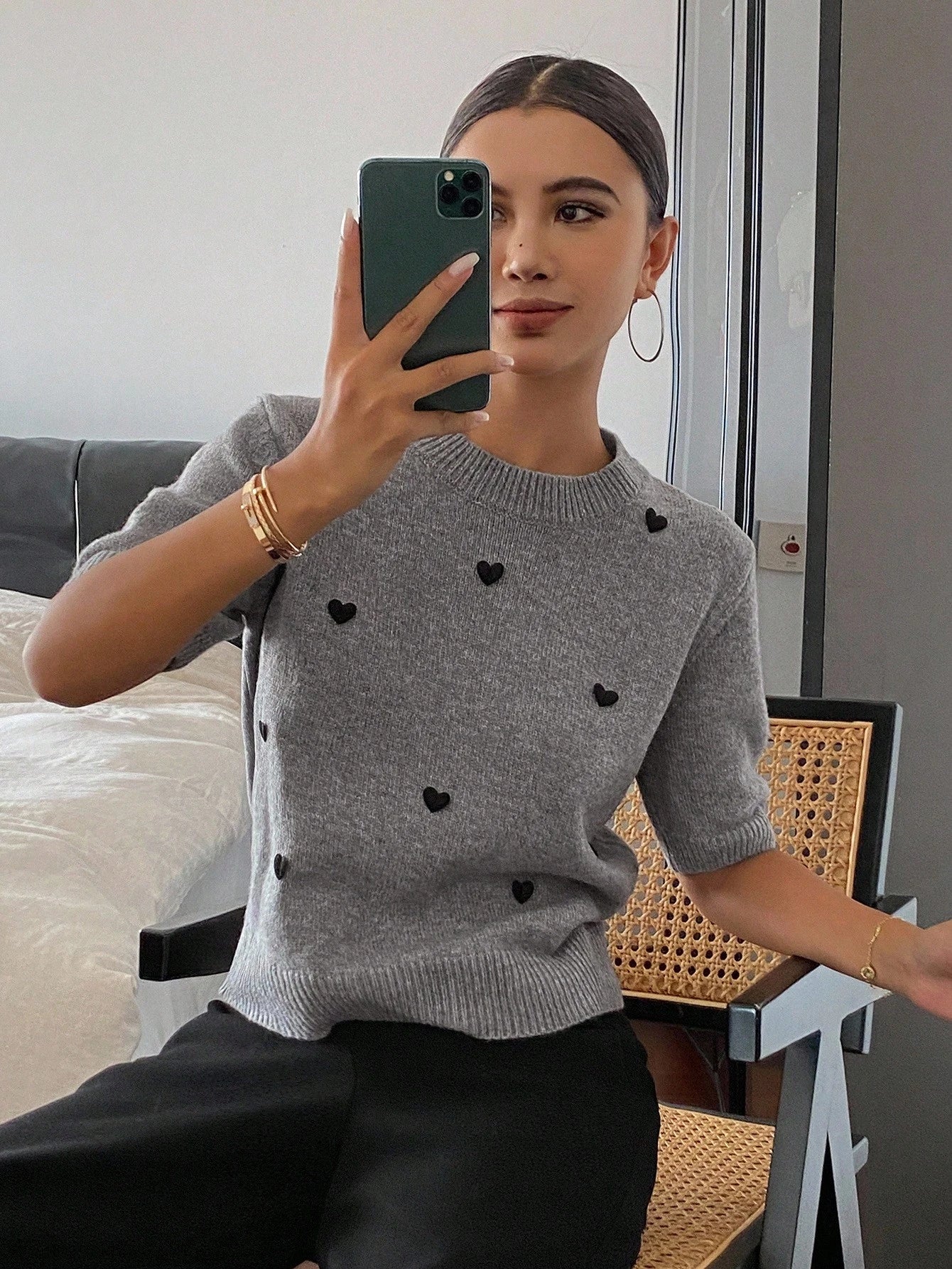 SHEIN DAZY Heart Decor Loose Fit Short Sleeve Round Neck Casual Knit Top For Women, Spring/Autumn