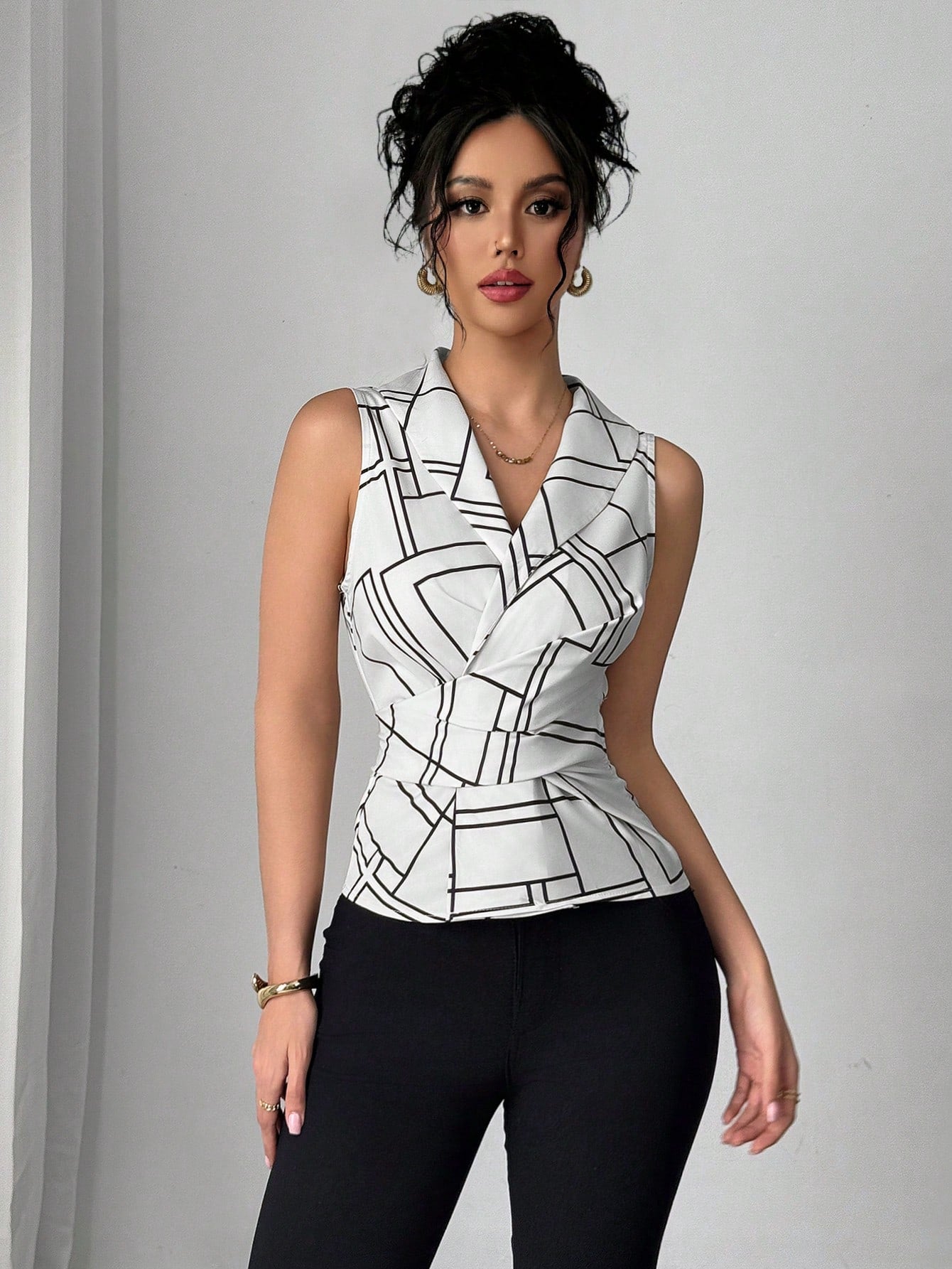 SHEIN Elenzga Elegant Geometric Print Collared, Ruched Sleeveless Blouse