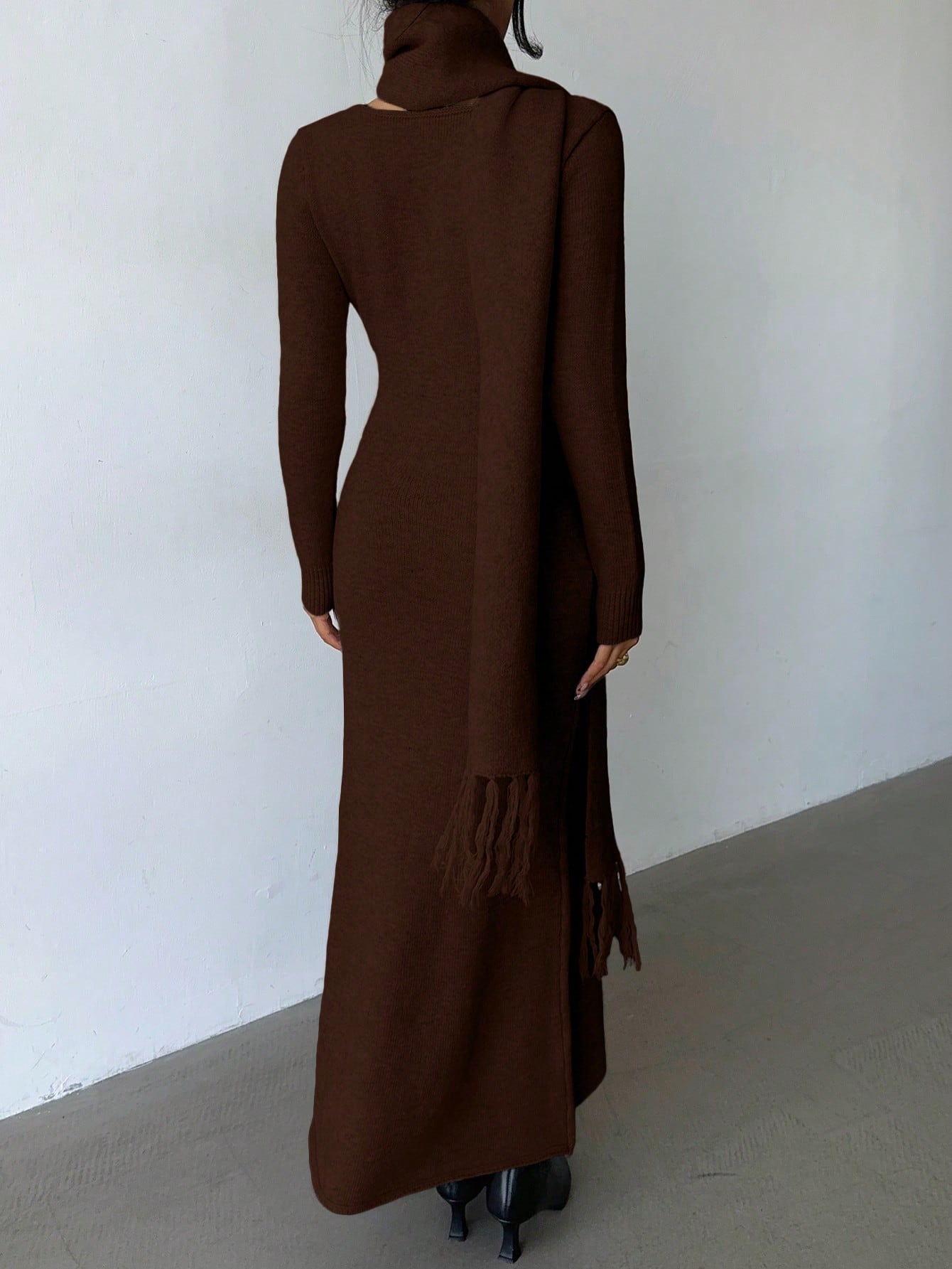 SHEIN Elenzga Elegant Light Apricot V-Neck Simple Comfortable Vintage Style Knitted Dress With Tassel Scarf, Suitable For Commuting And Outings In Autumn/Winter