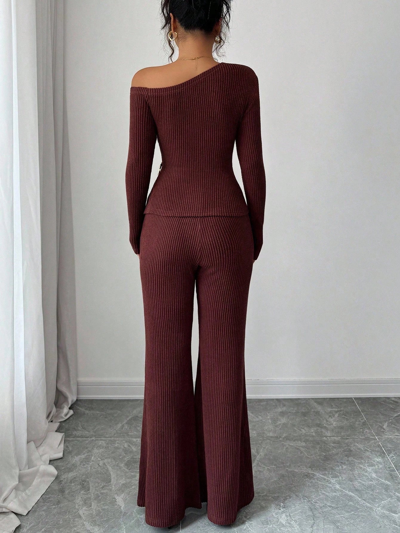 SHEIN Elenzga Women's Fashion Casual 2-Piece Set, Asymmetric Shoulder Ruched Hem Metal Decor Long Sleeve Ribbed Knit Fitted T-Shirt + Ribbed Knit Fitted Flare Pants