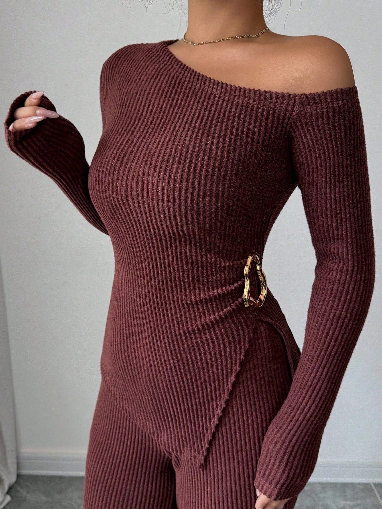 SHEIN Elenzga Women's Fashion Casual 2-Piece Set, Asymmetric Shoulder Ruched Hem Metal Decor Long Sleeve Ribbed Knit Fitted T-Shirt + Ribbed Knit Fitted Flare Pants