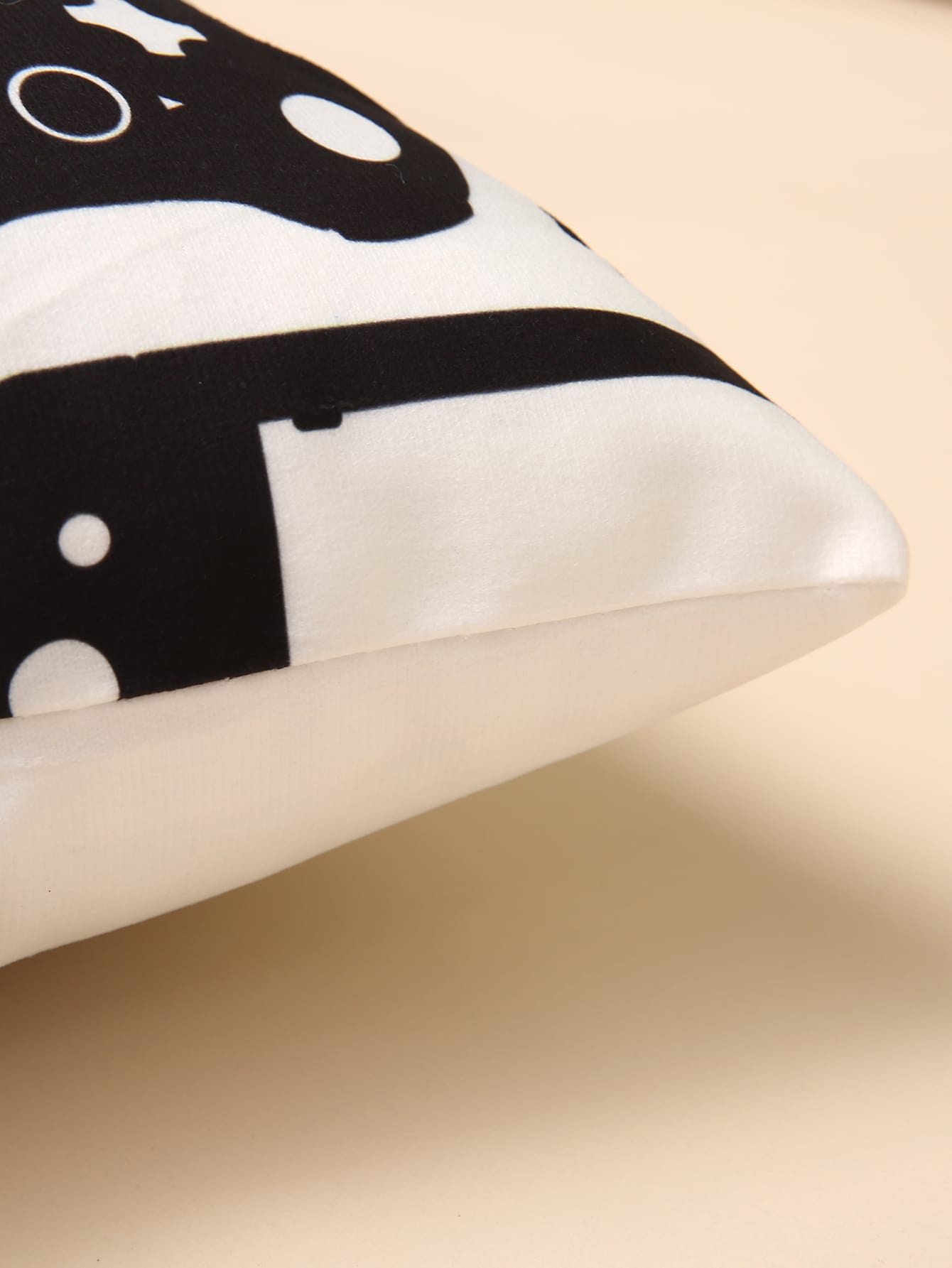  | SHEIN Gamepad Print Cushion Cover Without Filler, Modern Throw Pillow Cover, Pillow Insert Not Include, For Sofa, Living Room | Pillow Cover | Shein | OneHub