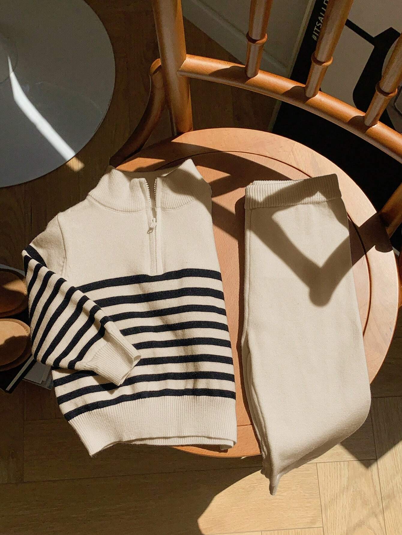 SHEIN 2pcs Set Baby Boy/Girl Casual Sports Chic Preppy All-Match Solid Color Polo Collar Half-Zip Sweater & White Knitted Pants Suit,In Fall/Winter