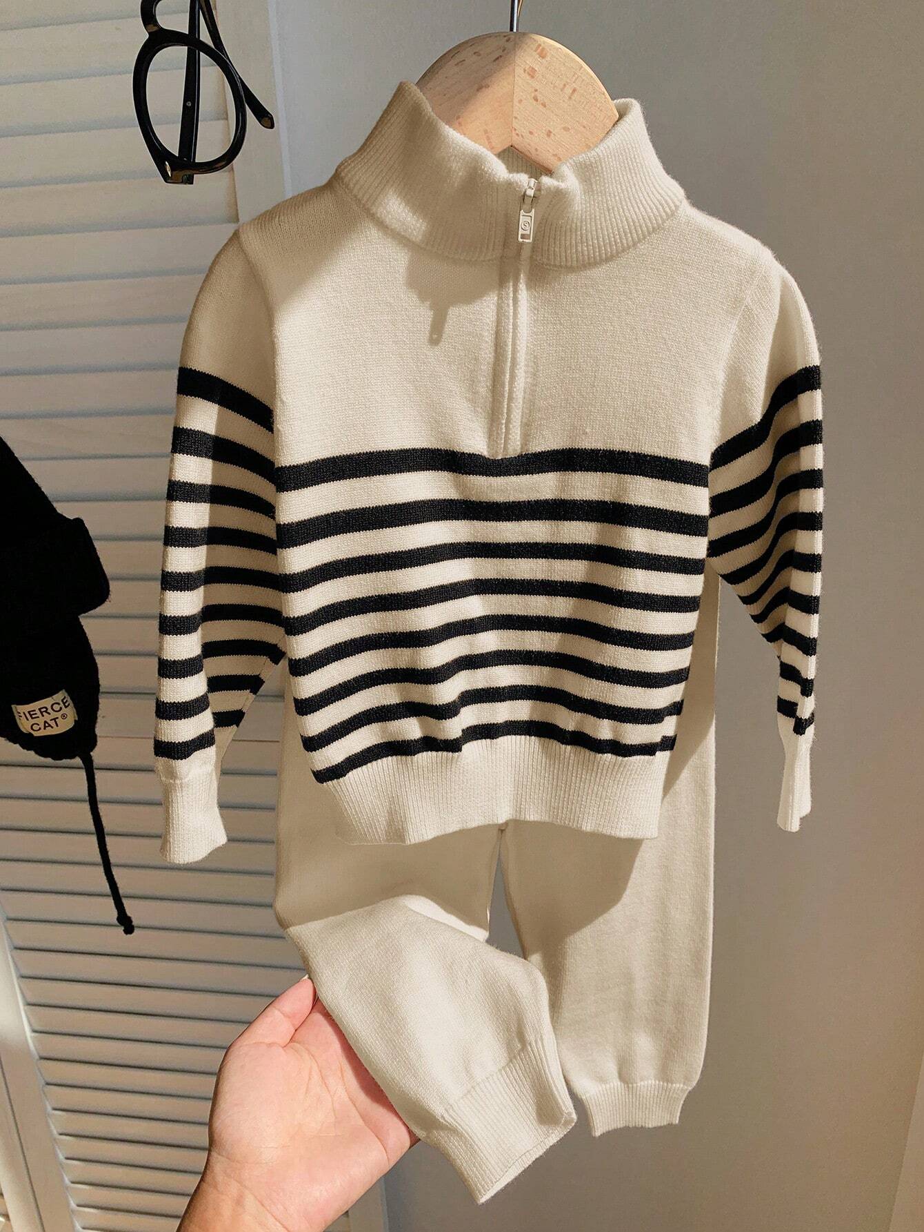 SHEIN 2pcs Set Baby Boy/Girl Casual Sports Chic Preppy All-Match Solid Color Polo Collar Half-Zip Sweater & White Knitted Pants Suit,In Fall/Winter