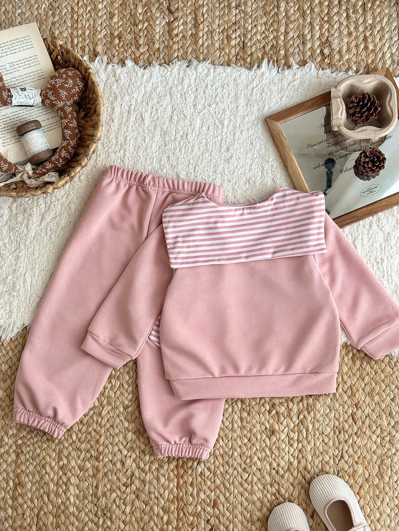 SHEIN 3pcs Baby Girl Infant Toddler Newborn 0-3 Years Old Autumn/Winter Fashion Versatile Outfits Set: Detachable Shawl + Long Sleeve Crew Neck Sweatshirt + Pants Fall