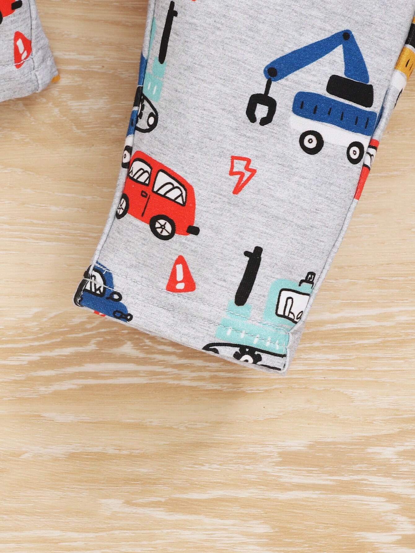 SHEIN Baby Boys' Fun Car Print Short Sleeve Round Neck Top And Long Pants Two-Piece Outfits