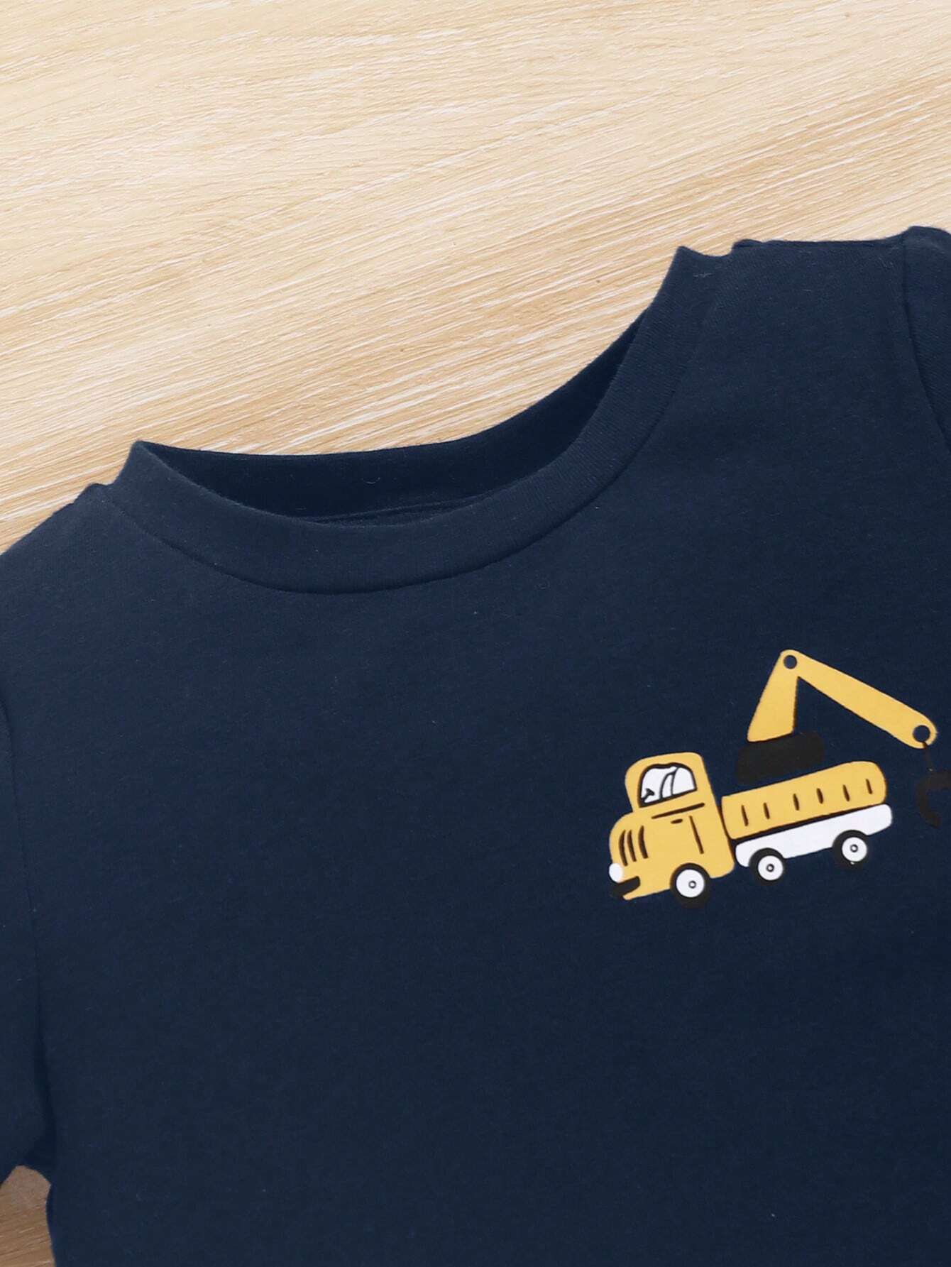 SHEIN Baby Boys' Fun Car Print Short Sleeve Round Neck Top And Long Pants Two-Piece Outfits