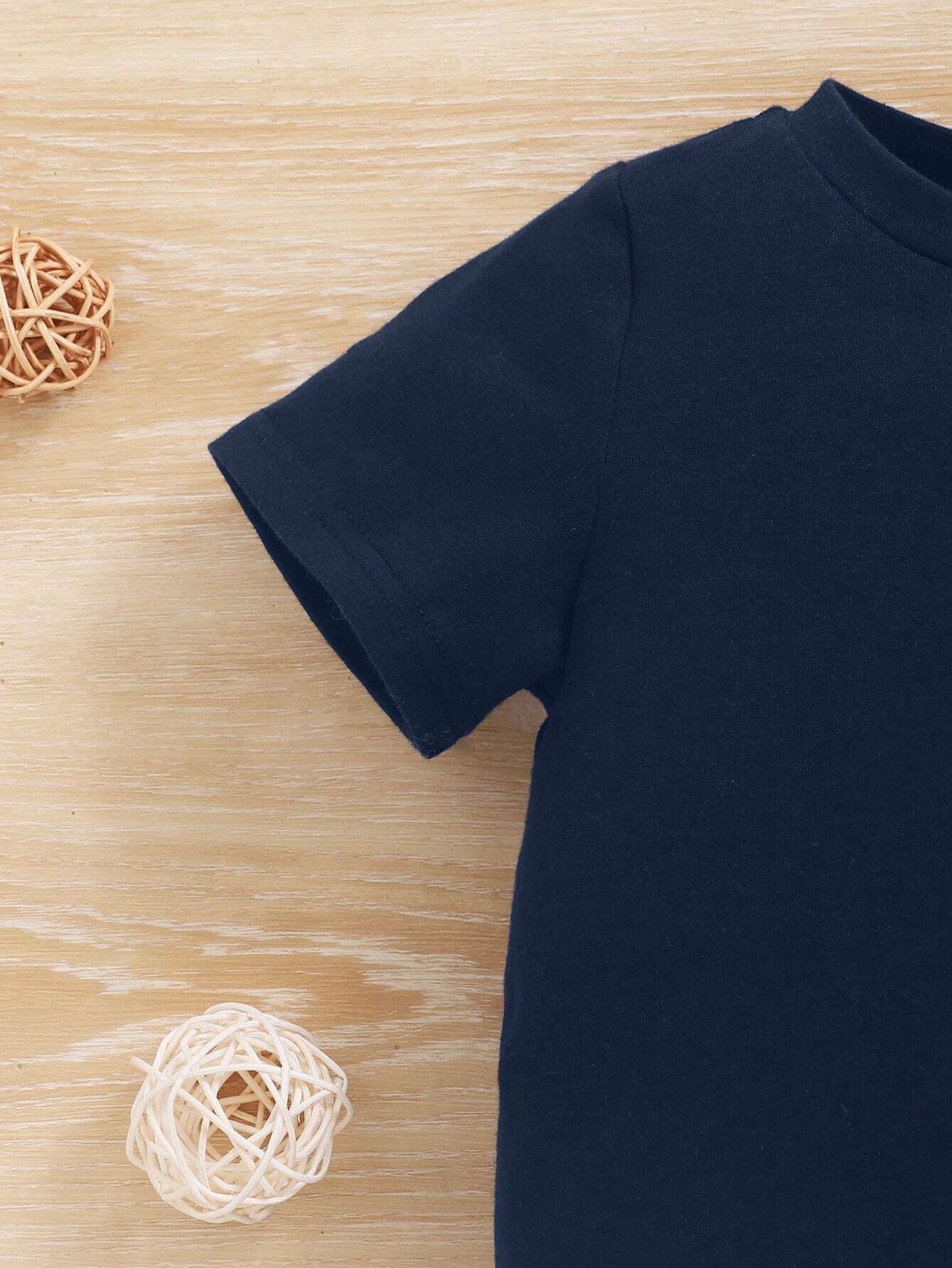 SHEIN Baby Boys' Fun Car Print Short Sleeve Round Neck Top And Long Pants Two-Piece Outfits