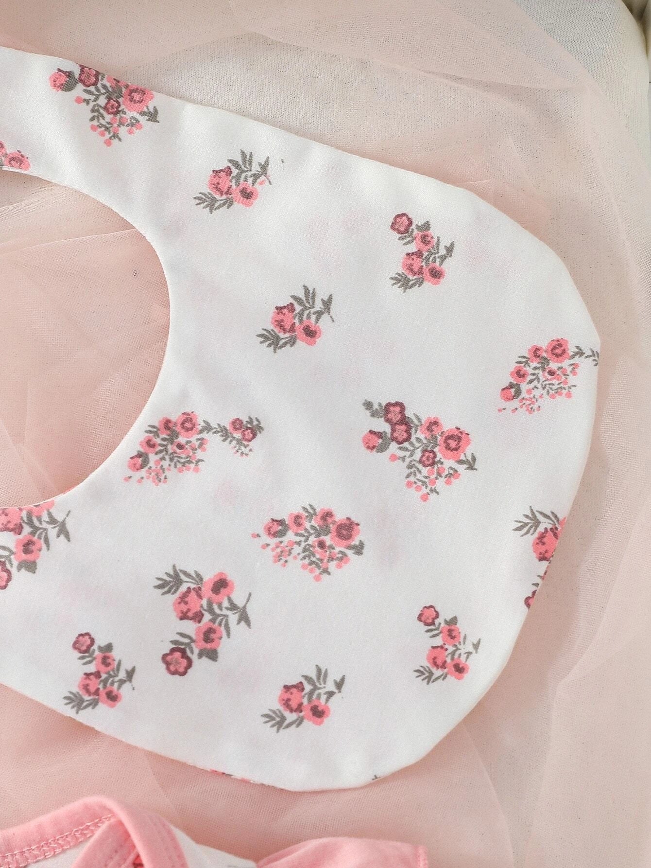  | SHEIN Baby Girl Floral Print Ruffle Trim Bodysuit & Shorts & Accessory Headband & Bib & Gloves | Dress | Shein | OneHub
