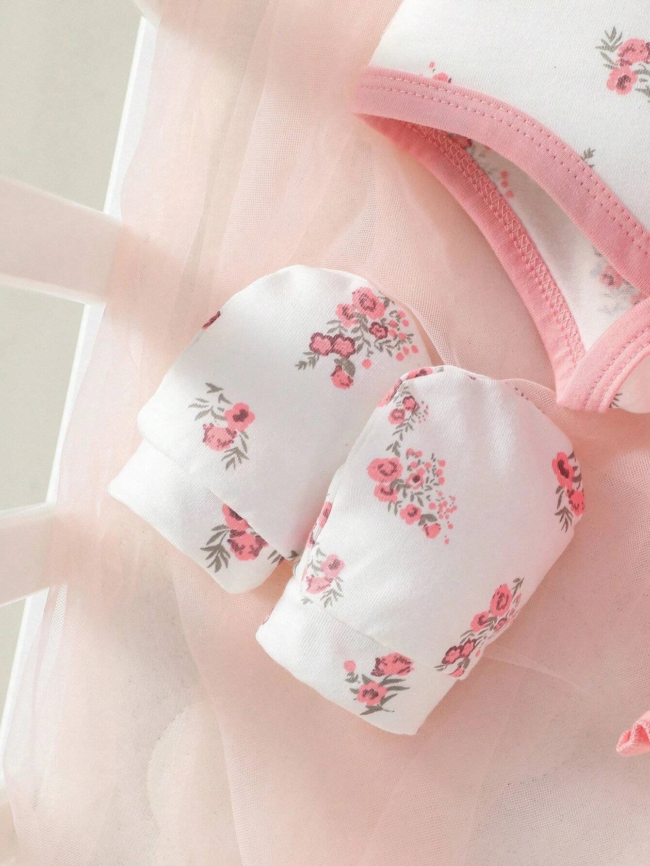  | SHEIN Baby Girl Floral Print Ruffle Trim Bodysuit & Shorts & Accessory Headband & Bib & Gloves | Dress | Shein | OneHub