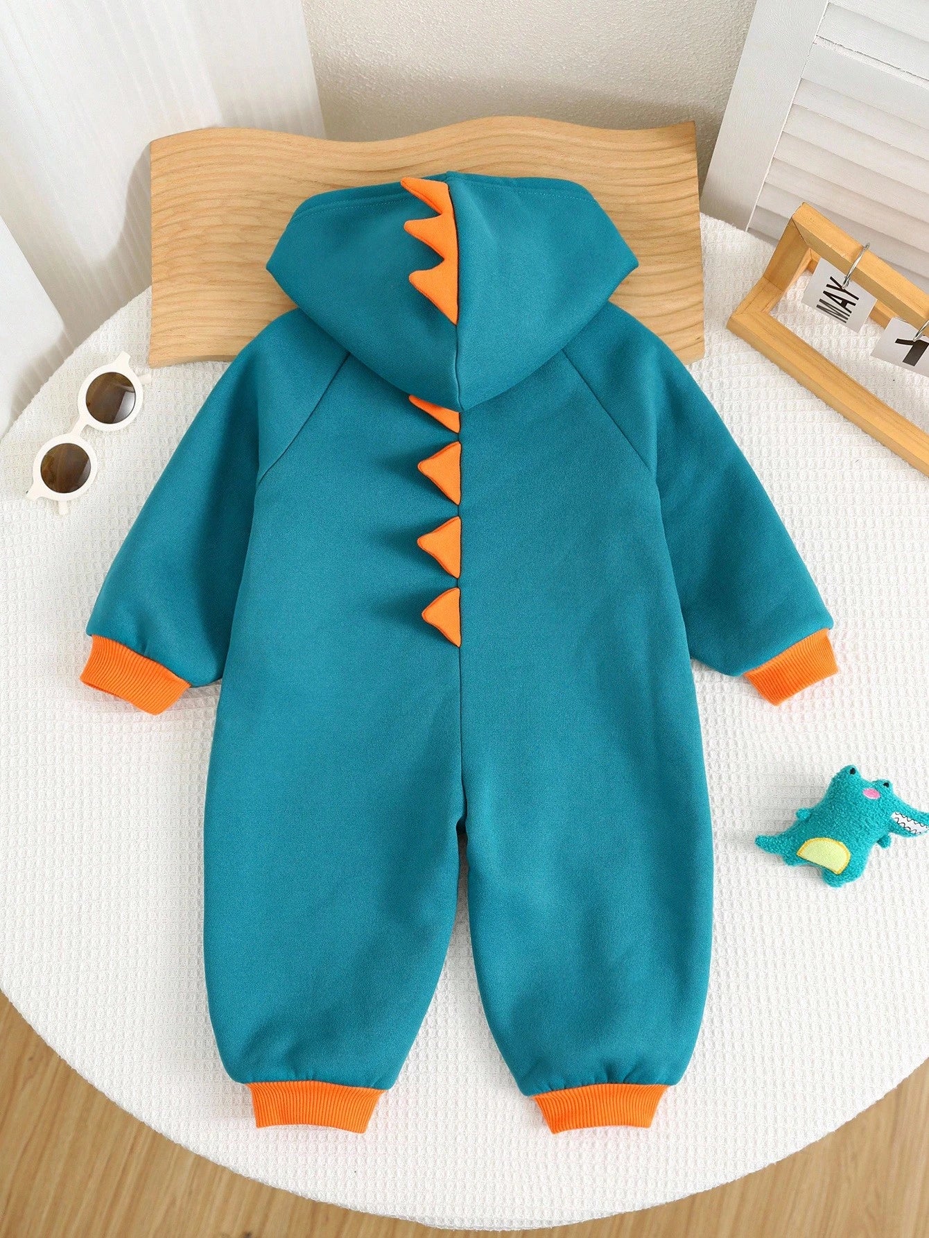 SHEIN Newborn Baby Boy Cute Colorblock Knitted Dinosaur Hooded Romper, Halloween Costume, Autumn/Winter Fall