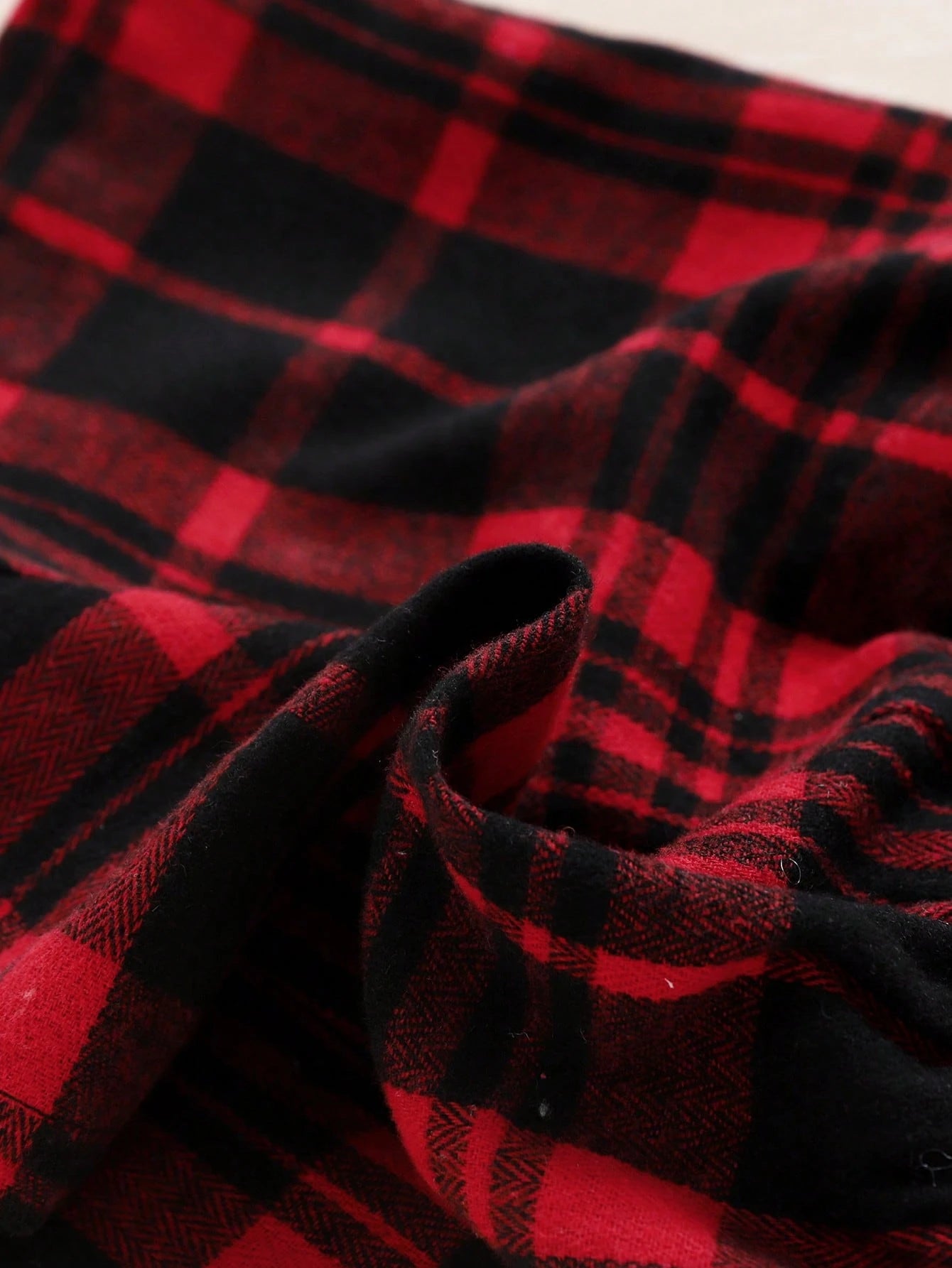 SHEIN Unisex Baby Fun Battery Pattern T-Shirt Top And Plaid Shorts Pajama Set, 2pcs