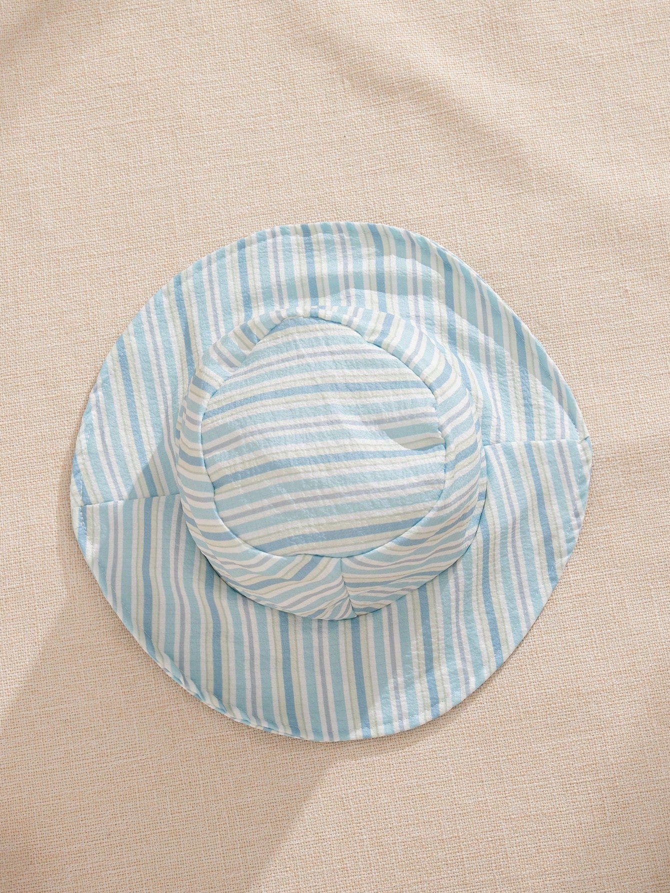 SHEIN Souflis Souflis Babyboy Casual Polo Collar Button Bear Pattern Top + Striped Stylish Shorts 2pcs Set + Striped Cap Accessory