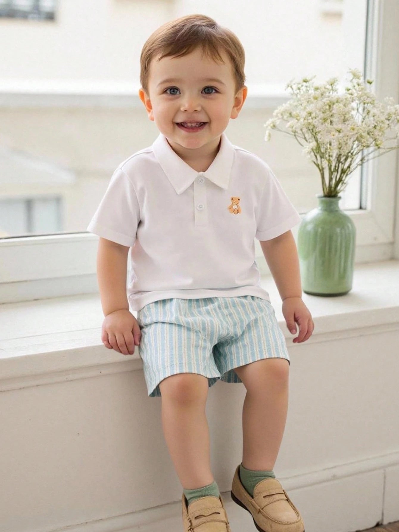 SHEIN Souflis Souflis Babyboy Casual Polo Collar Button Bear Pattern Top + Striped Stylish Shorts 2pcs Set + Striped Cap Accessory