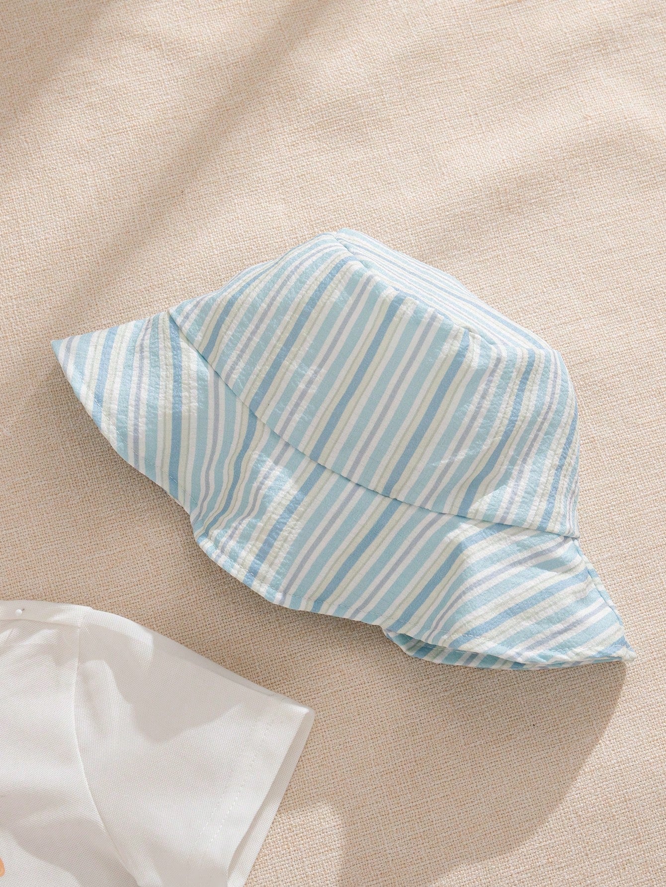 SHEIN Souflis Souflis Babyboy Casual Polo Collar Button Bear Pattern Top + Striped Stylish Shorts 2pcs Set + Striped Cap Accessory