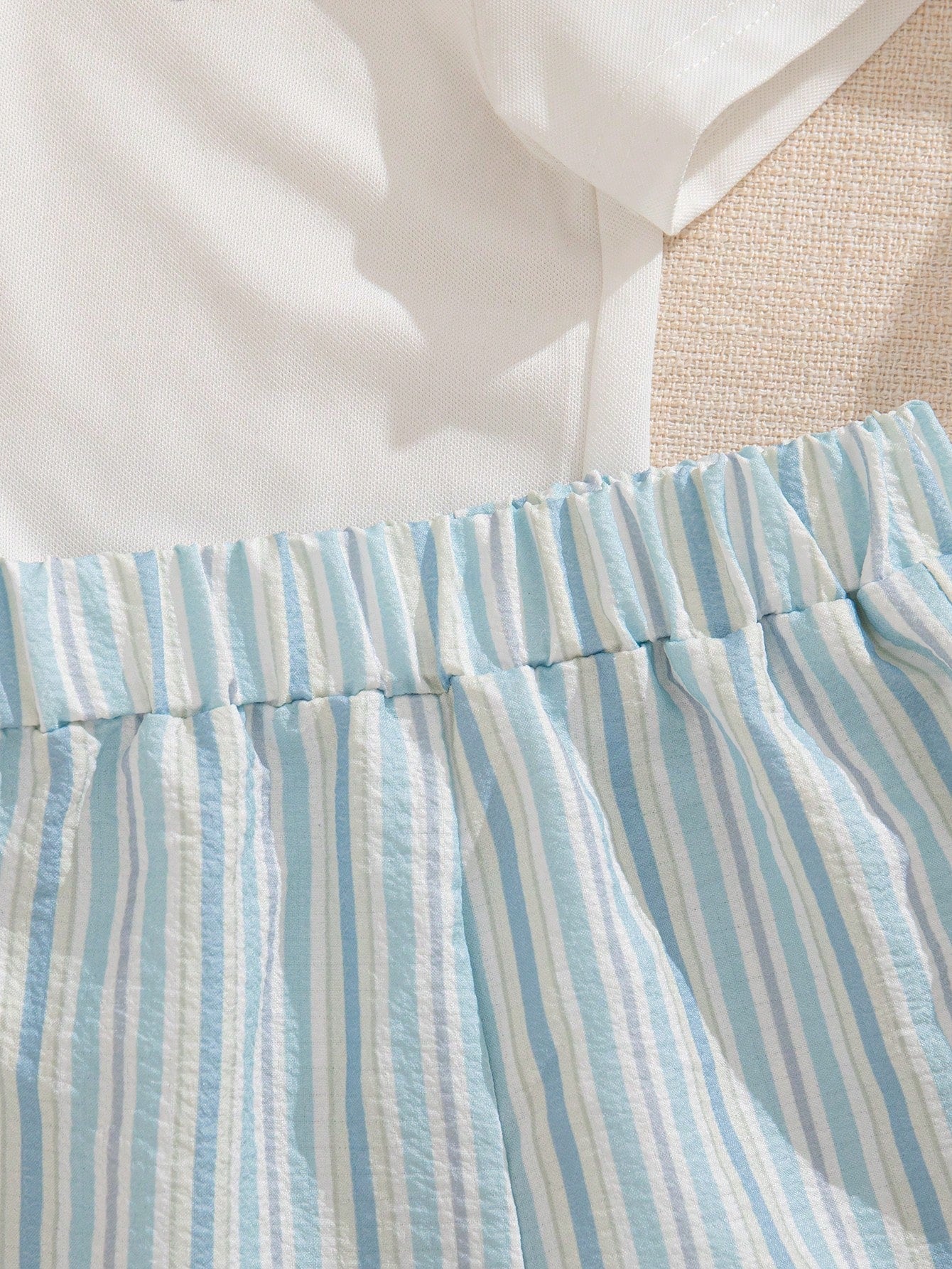 SHEIN Souflis Souflis Babyboy Casual Polo Collar Button Bear Pattern Top + Striped Stylish Shorts 2pcs Set + Striped Cap Accessory