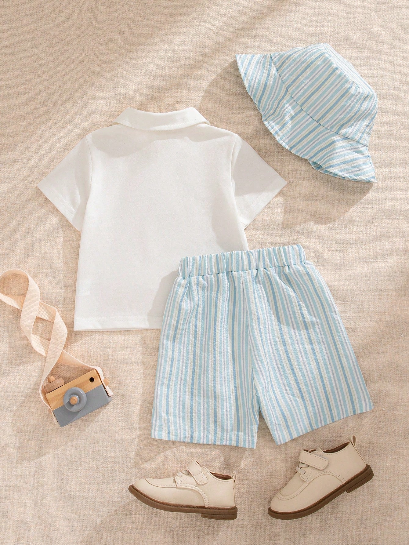 SHEIN Souflis Souflis Babyboy Casual Polo Collar Button Bear Pattern Top + Striped Stylish Shorts 2pcs Set + Striped Cap Accessory