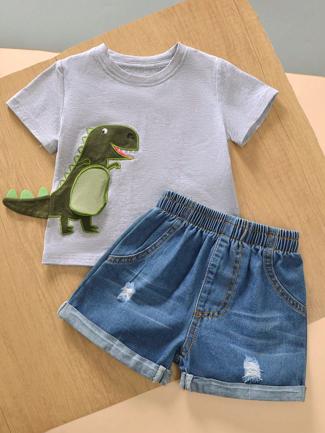 SHEIN Toddler Boys Crew Neck T-Shirt And Denim Set, Adorable Style With Embroidery Decor